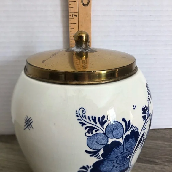 Classic Blue and White Ceramic Jar with Gold Lid - Picture 14 of 16